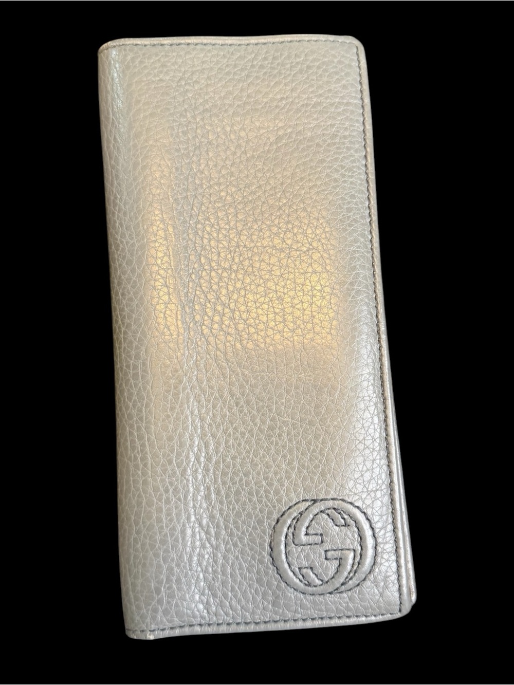 Pre-owned authentic Gucci Gray Pebbled Leather Long Wallet with Embossed Logo